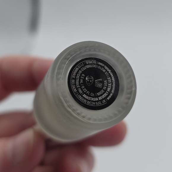 Anastasia Beverly Hills Glitter Adhesive - Picture 3 of 4